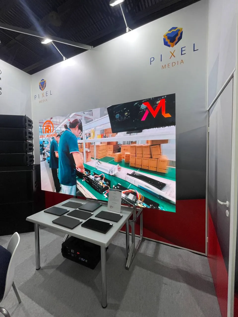 Светодиодный экран PIXELMEDIA PXI Pro 1.25 на стенде AVL Media